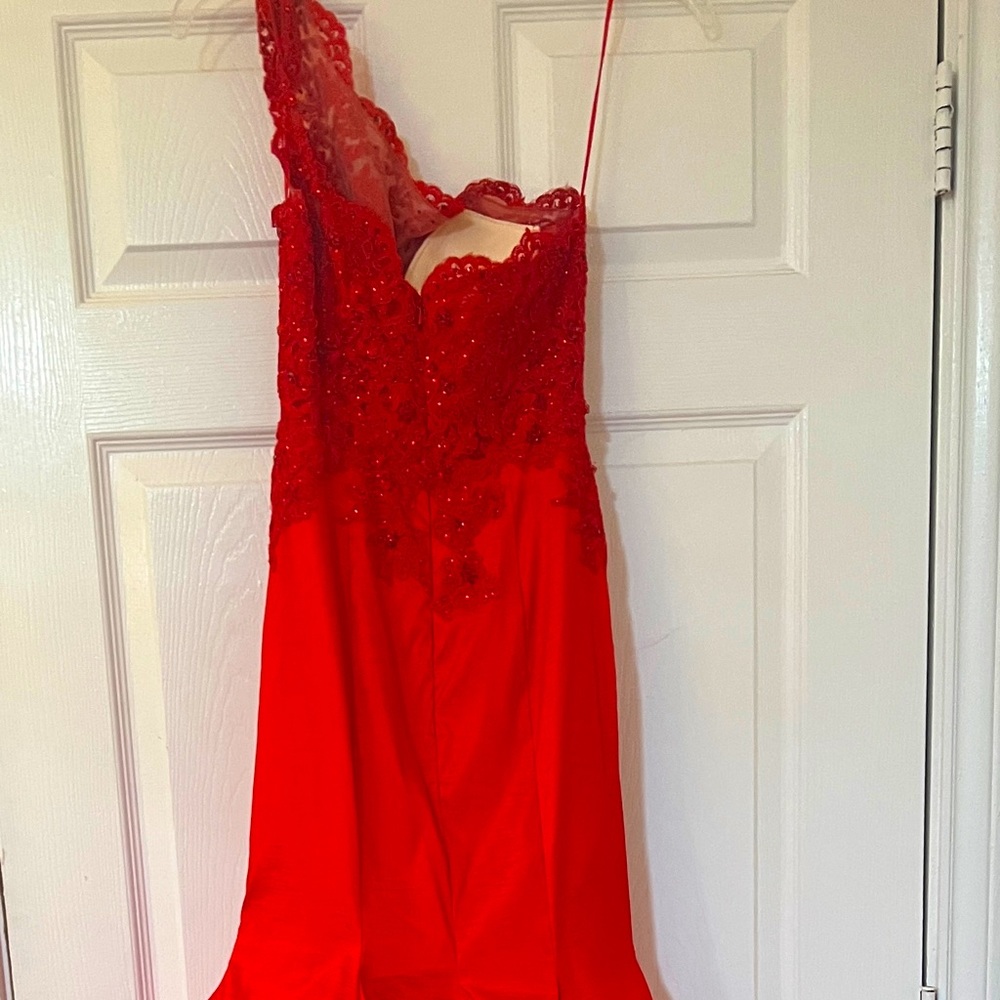 MAD’AM YOUR PROM BALL GOWN HAS ARRIVED!